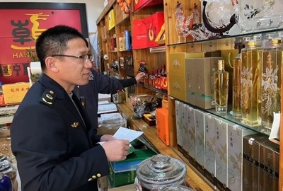 濱城區市場監管局元旦春節前突擊檢查，嚴查酒類商品過度包裝亂象